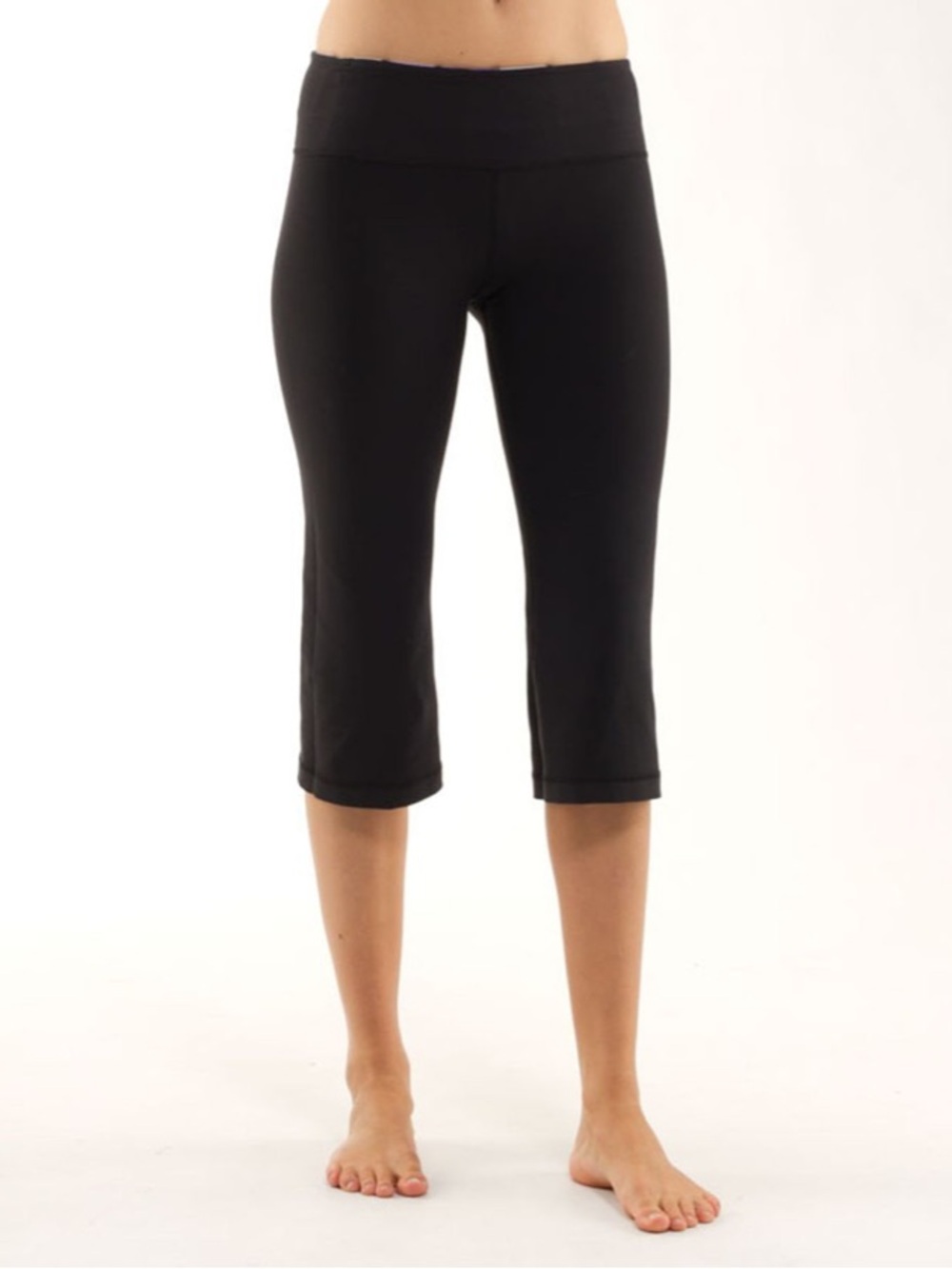 Lululemon Groove Crop Luon Reversible Leggings Size 6 Black Purple Quilting